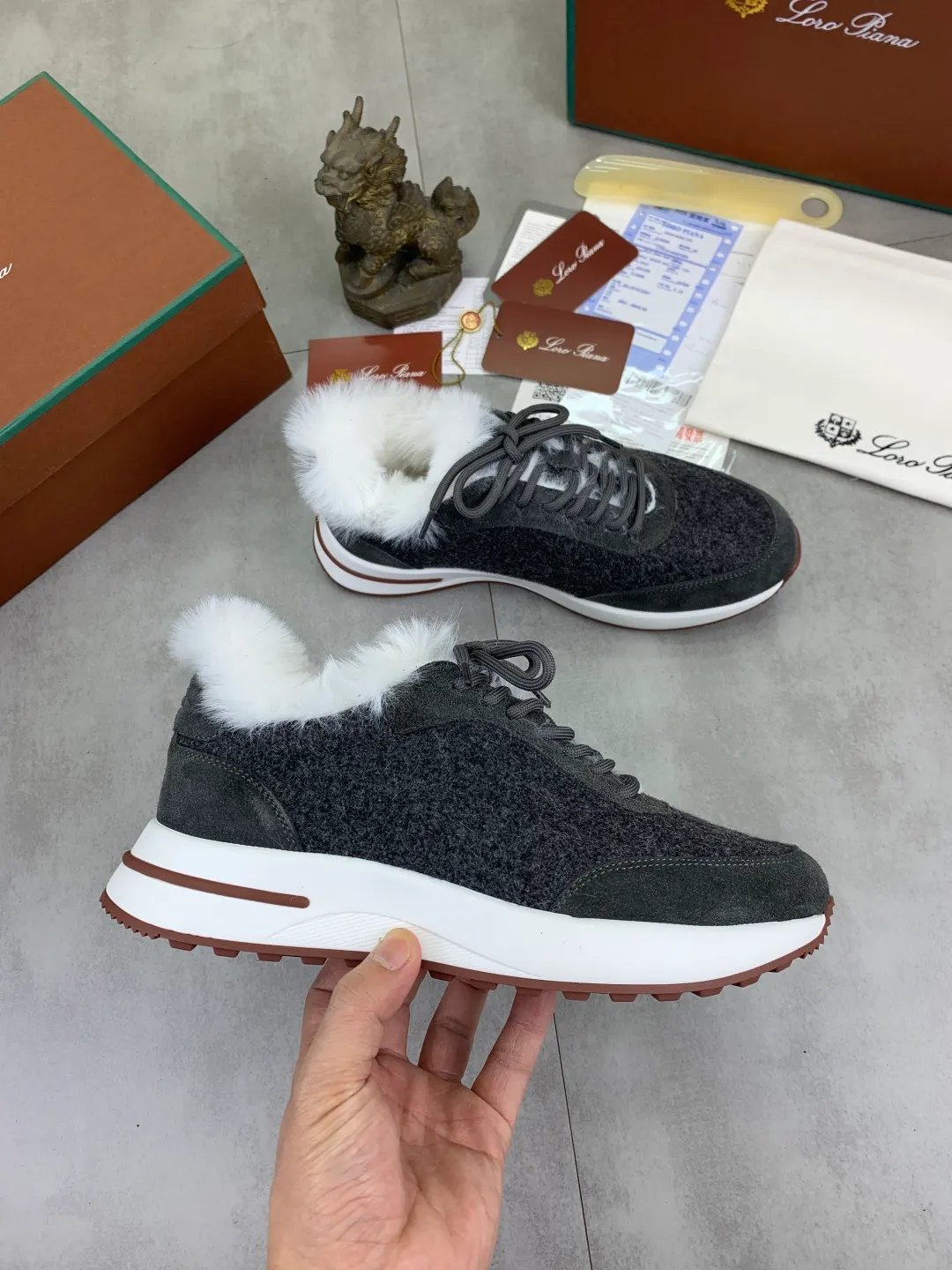 Men's Men's Shoes 💰P460 New Style 💰Mauri The latest casual shoes Loro Piana 💯Top grade💯Buy the original copy💯 Founded the existing Loro Piana company on April 24, 1924. It is now the sixth generation of family business, providing top quality products to customers who are discerning about taste and quality. Imported original fly woven fabric with cowhide fabric, plain calfskin lining. Hand-sewn thread with cowhide feet. Original packaging. High-end outsole. Size: 38-44 (customized for 45 and 46). 5️⃣ colors available.